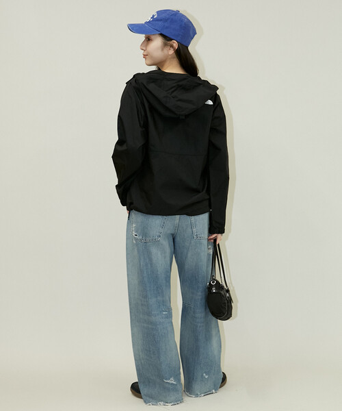 THE NORTH FACE（ザノースフェイス）の「THE NORTH FACE/ザ・ノース・フェイス Compact Jacket　限定展開（マウンテンパーカー・レディース・ベージュ/ブラック・MEDIUM/LARGE/X-LARGE）」の10枚目の写真