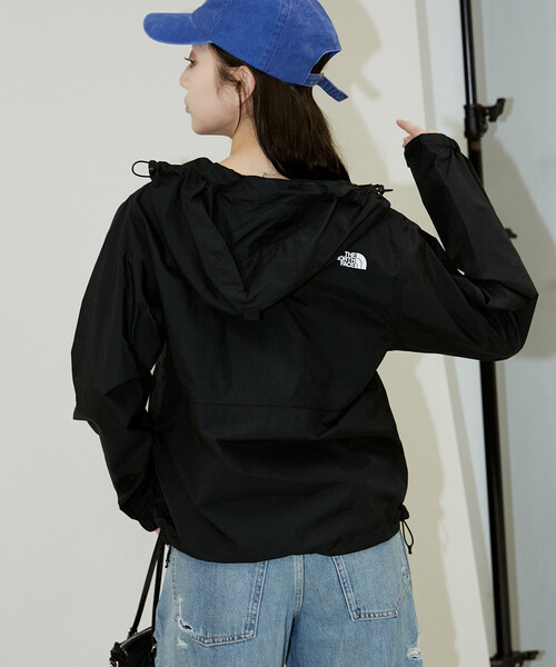 THE NORTH FACE（ザノースフェイス）の「THE NORTH FACE/ザ・ノース・フェイス Compact Jacket　限定展開（マウンテンパーカー・レディース・ベージュ/ブラック・MEDIUM/LARGE/X-LARGE）」の12枚目の写真