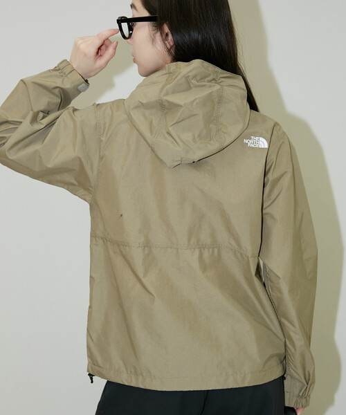 THE NORTH FACE（ザノースフェイス）の「THE NORTH FACE/ザ・ノース・フェイス Compact Jacket　限定展開（マウンテンパーカー・レディース・ベージュ/ブラック・MEDIUM/LARGE/X-LARGE）」の15枚目の写真