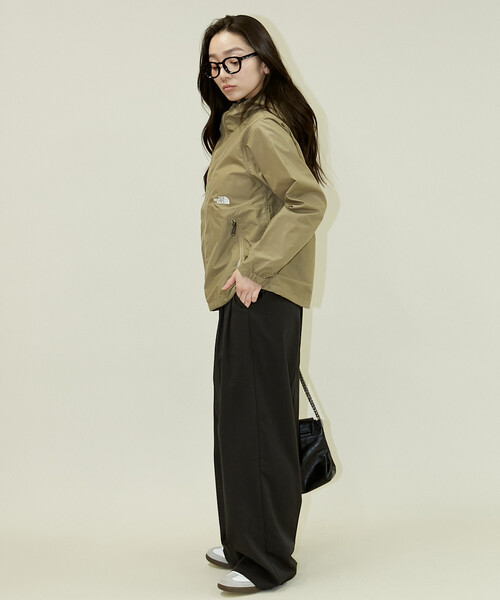 THE NORTH FACE（ザノースフェイス）の「THE NORTH FACE/ザ・ノース・フェイス Compact Jacket　限定展開（マウンテンパーカー・レディース・ベージュ/ブラック・MEDIUM/LARGE/X-LARGE）」の18枚目の写真