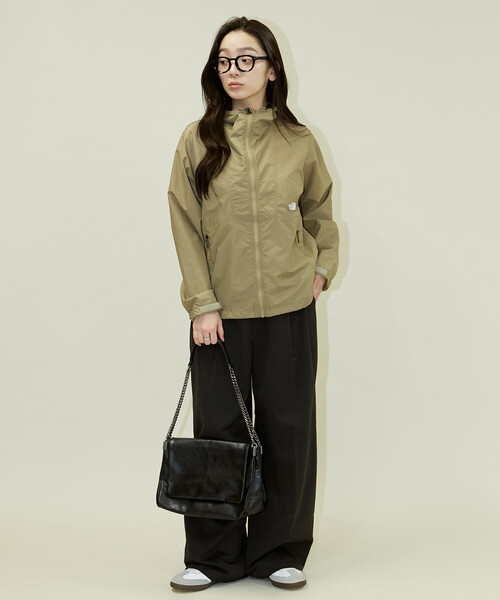 THE NORTH FACE（ザノースフェイス）の「THE NORTH FACE/ザ・ノース・フェイス Compact Jacket　限定展開（マウンテンパーカー・レディース・ベージュ/ブラック・MEDIUM/LARGE/X-LARGE）」の19枚目の写真