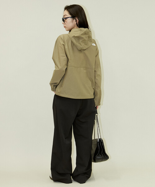 THE NORTH FACE（ザノースフェイス）の「THE NORTH FACE/ザ・ノース・フェイス Compact Jacket　限定展開（マウンテンパーカー・レディース・ベージュ/ブラック・MEDIUM/LARGE/X-LARGE）」の20枚目の写真