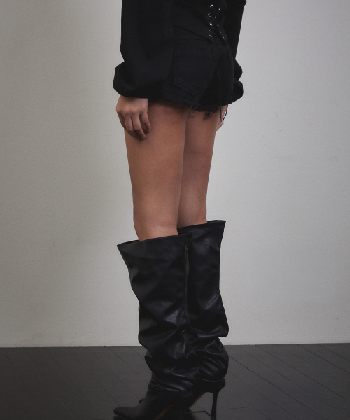 VOONT（ブント）の「Eyelet Buckle Micro Shorts (BLACK)（その他パンツ・レディース・ブラック・SMALL/MEDIUM）」の16枚目の写真