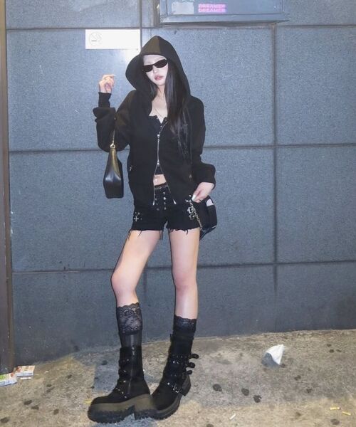 VOONT（ブント）の「Eyelet Buckle Micro Shorts (BLACK)（その他パンツ・レディース・ブラック・SMALL/MEDIUM）」の5枚目の写真