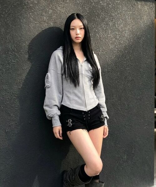 VOONT（ブント）の「Eyelet Buckle Micro Shorts (BLACK)（その他パンツ・レディース・ブラック・SMALL/MEDIUM）」の2枚目の写真