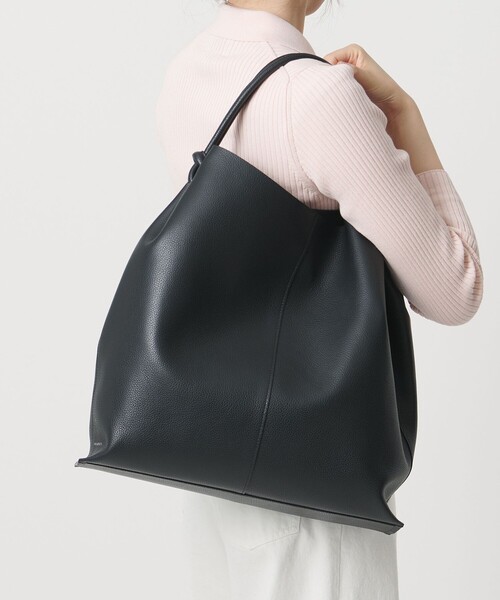 FEEL AND TASTE（フィールアンドテイスト）の「＜FEEL AND TASTE＞ Plie knot M（ショルダーバッグ・レディース・ブラック・FREE）」の2枚目の写真