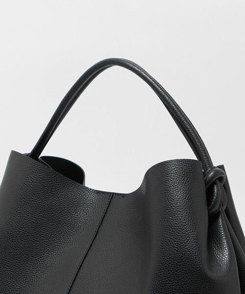 FEEL AND TASTE（フィールアンドテイスト）の「＜FEEL AND TASTE＞ Plie knot M（ショルダーバッグ・レディース・ブラック・FREE）」の8枚目の写真