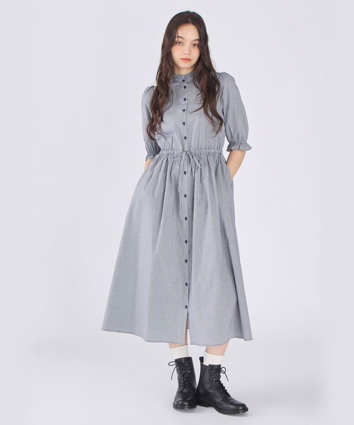 To b. by agnes b.（トゥービーバイアニエスベー）の「ギンガムチェック コットン フリル ワンピース（ワンピース・レディース・ネイビー・36/40/38）」の3枚目の写真