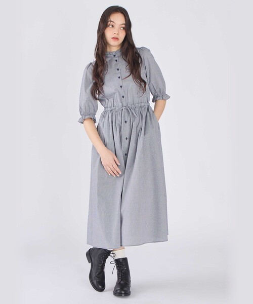 To b. by agnes b.（トゥービーバイアニエスベー）の「ギンガムチェック コットン フリル ワンピース（ワンピース・レディース・ネイビー・36/40/38）」の4枚目の写真