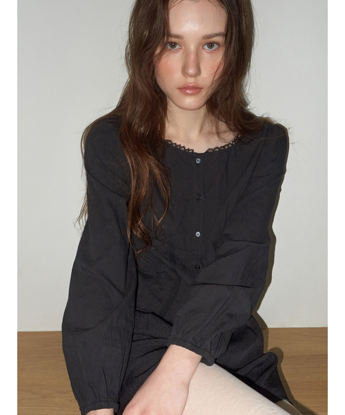 ETMON(エトモン)の「Lace Pintuck Shirring Blouse, Black(シャツ/ブラウス・レディース・その他・SMALL/MEDIUM)」の2枚目の写真