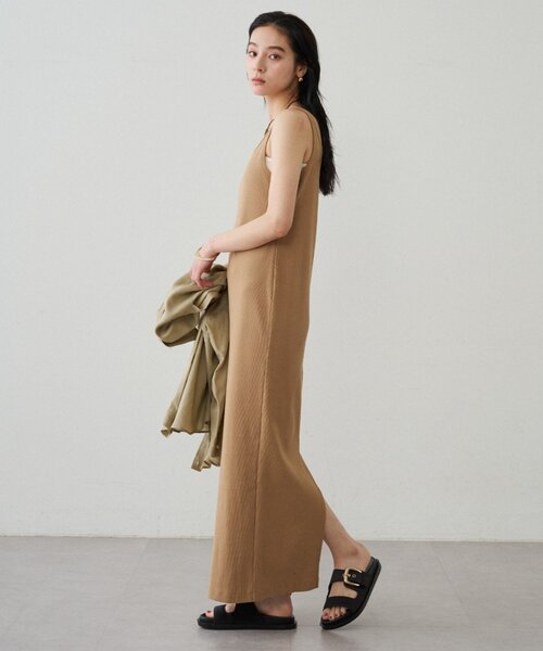 LOUNGEDRESS(ラウンジドレス)の「カットタンクワンピース(ワンピース・レディース・ブラック/キャメル・SMALL/MEDIUM)」の12枚目の写真