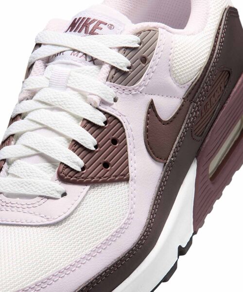 NIKE(ナイキ)の「ナイキ エア マックス 90 ウィメンズシューズ / Nike Air Max 90 Women's Shoes IM4613-104 White(スニーカー・レディース・ホワイト・25.5/22.5/26/25/24.5/24/23.5/23/22)」の7枚目の写真