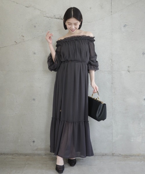 anuans（アニュアンス）の「シフォンオフショルダーフレアワンピース（ワンピース・レディース・テラコッタ/ライトベージュ/チャコールグレー・FREE）」の2枚目の写真