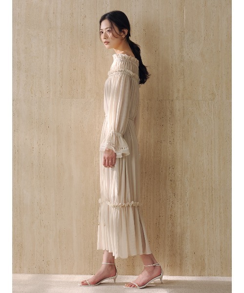 anuans（アニュアンス）の「シフォンオフショルダーフレアワンピース（ワンピース・レディース・テラコッタ/ライトベージュ/チャコールグレー・FREE）」の13枚目の写真