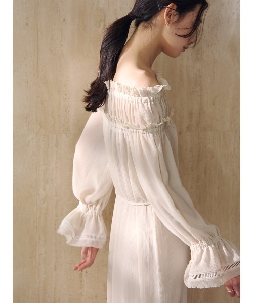 anuans（アニュアンス）の「シフォンオフショルダーフレアワンピース（ワンピース・レディース・テラコッタ/ライトベージュ/チャコールグレー・FREE）」の17枚目の写真