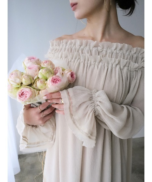 anuans（アニュアンス）の「シフォンオフショルダーフレアワンピース（ワンピース・レディース・テラコッタ/ライトベージュ/チャコールグレー・FREE）」の10枚目の写真