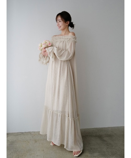 anuans（アニュアンス）の「シフォンオフショルダーフレアワンピース（ワンピース・レディース・テラコッタ/ライトベージュ/チャコールグレー・FREE）」の4枚目の写真