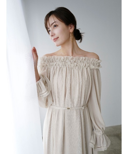 anuans（アニュアンス）の「シフォンオフショルダーフレアワンピース（ワンピース・レディース・テラコッタ/ライトベージュ/チャコールグレー・FREE）」の8枚目の写真