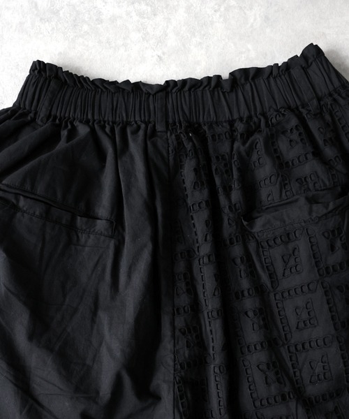 antiqua(アンティカ)の「綿100 シフリー刺繍 ワイドパンツ(その他パンツ・レディース・ブラック・ONESIZE)」の17枚目の写真