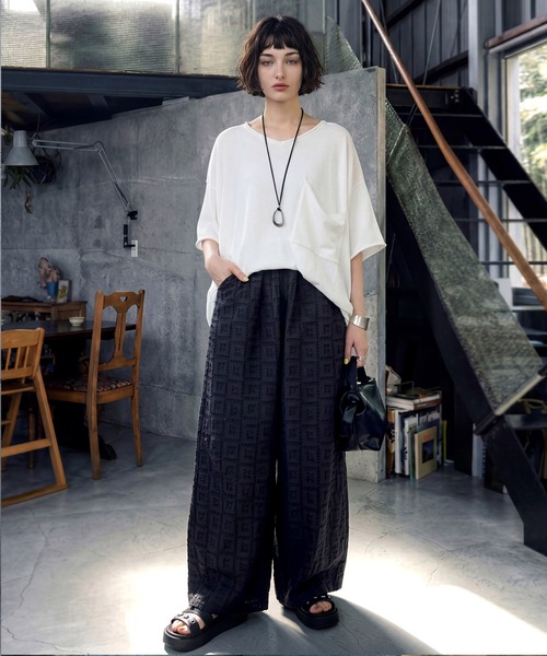 antiqua(アンティカ)の「綿100 シフリー刺繍 ワイドパンツ(その他パンツ・レディース・ブラック・ONESIZE)」の2枚目の写真