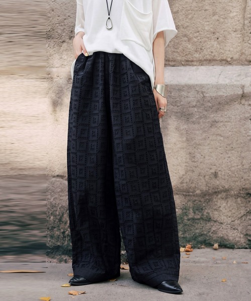 antiqua(アンティカ)の「綿100 シフリー刺繍 ワイドパンツ(その他パンツ・レディース・ブラック・ONESIZE)」の3枚目の写真
