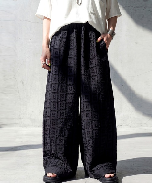 antiqua(アンティカ)の「綿100 シフリー刺繍 ワイドパンツ(その他パンツ・レディース・ブラック・ONESIZE)」の4枚目の写真