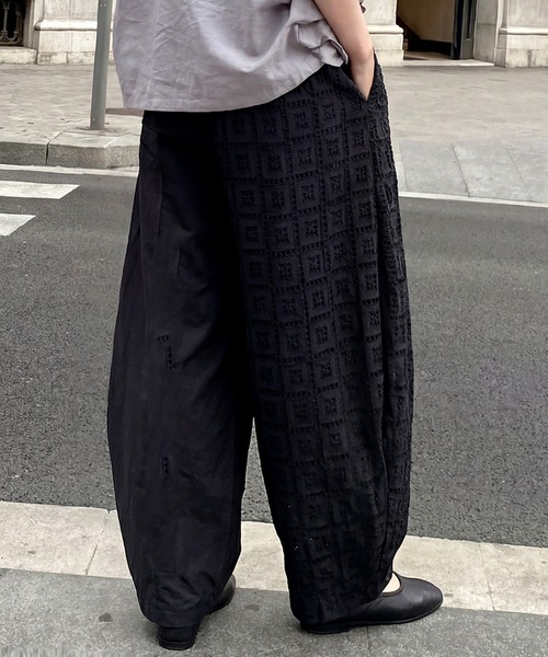 antiqua(アンティカ)の「綿100 シフリー刺繍 ワイドパンツ(その他パンツ・レディース・ブラック・ONESIZE)」の12枚目の写真