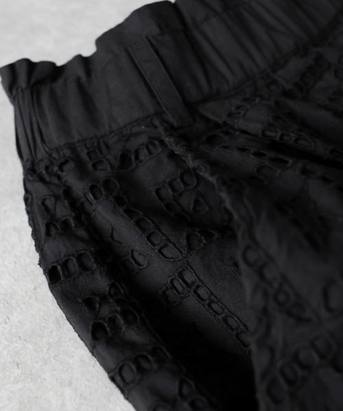 antiqua(アンティカ)の「綿100 シフリー刺繍 ワイドパンツ(その他パンツ・レディース・ブラック・ONESIZE)」の14枚目の写真