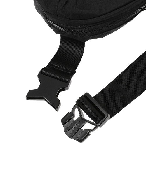 NIKE(ナイキ)の「NIKE AURA WAISTPACK HM6120-013(ショルダーバッグ・メンズ・ブラック・ONE SIZE)」の8枚目の写真