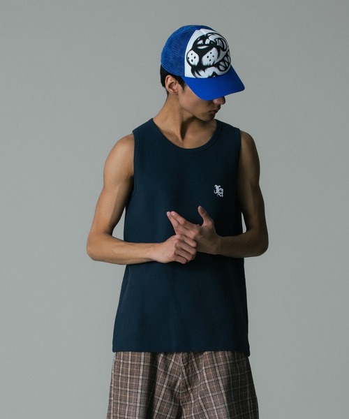 XLARGE（エクストララージ）の「OLD ENGLISH WAFFLE TANK TOP（タンクトップ・メンズ・ブラック/ホワイト/ネイビー/カモフラージュ・XL/L/M/S）」の7枚目の写真