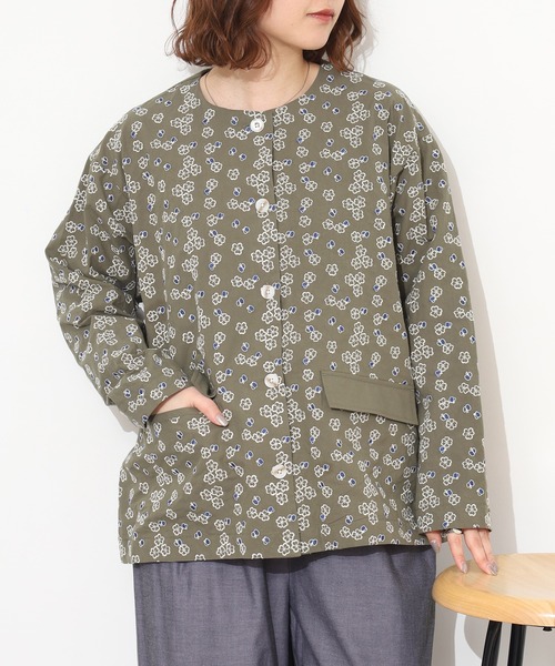Emago(イマゴ)の「EMAGO クローバー刺繍ショートコート(その他アウター・レディース・ベージュ/ネイビー/カーキ・FREE)」の12枚目の写真