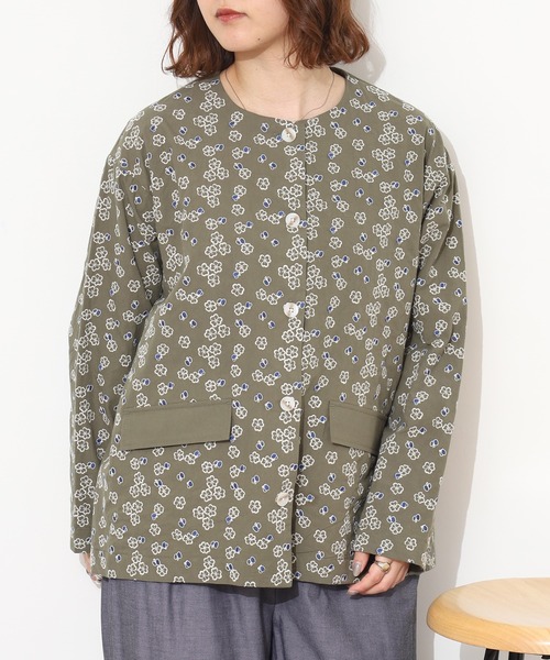 Emago(イマゴ)の「EMAGO クローバー刺繍ショートコート(その他アウター・レディース・ベージュ/ネイビー/カーキ・FREE)」の13枚目の写真