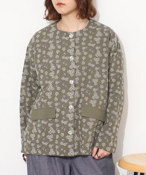 Emago(イマゴ)の「EMAGO クローバー刺繍ショートコート(その他アウター・レディース・ベージュ/ネイビー/カーキ・FREE)」の15枚目の写真