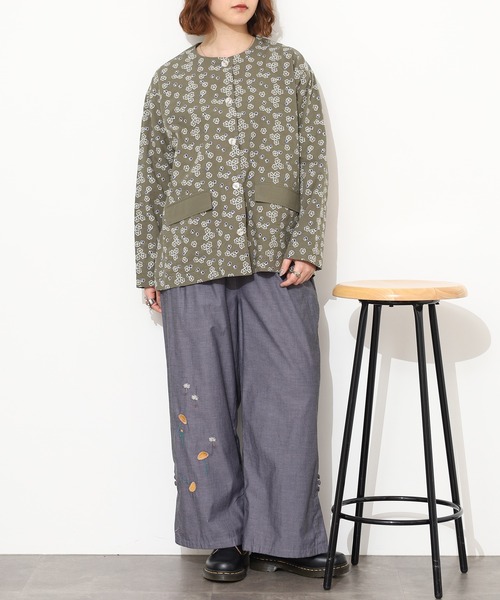 Emago(イマゴ)の「EMAGO クローバー刺繍ショートコート(その他アウター・レディース・ベージュ/ネイビー/カーキ・FREE)」の16枚目の写真