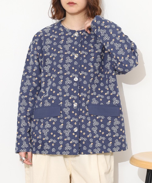Emago(イマゴ)の「EMAGO クローバー刺繍ショートコート(その他アウター・レディース・ベージュ/ネイビー/カーキ・FREE)」の19枚目の写真