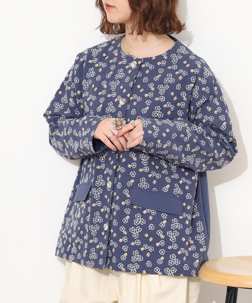 Emago(イマゴ)の「EMAGO クローバー刺繍ショートコート(その他アウター・レディース・ベージュ/ネイビー/カーキ・FREE)」の21枚目の写真