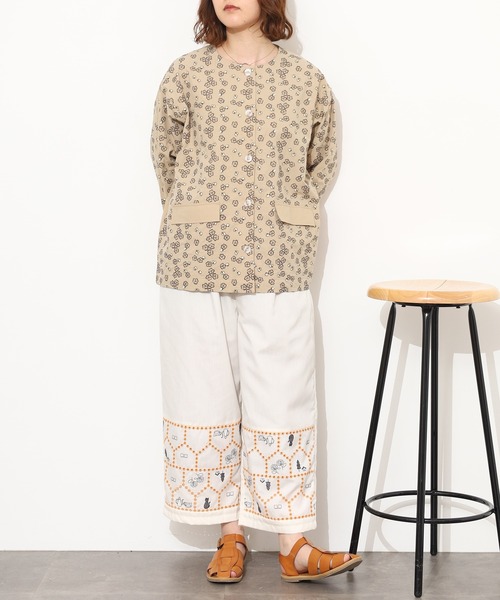 Emago(イマゴ)の「EMAGO クローバー刺繍ショートコート(その他アウター・レディース・ベージュ/ネイビー/カーキ・FREE)」の9枚目の写真