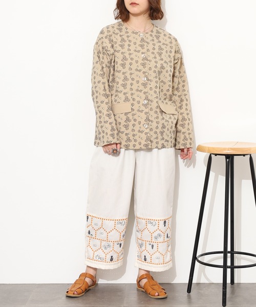 Emago(イマゴ)の「EMAGO クローバー刺繍ショートコート(その他アウター・レディース・ベージュ/ネイビー/カーキ・FREE)」の10枚目の写真
