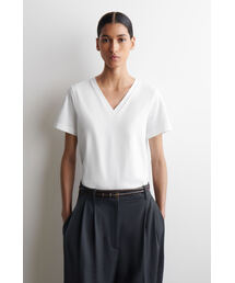 COS（コス）の「コットンVネックTシャツ（Tシャツ/カットソー）」