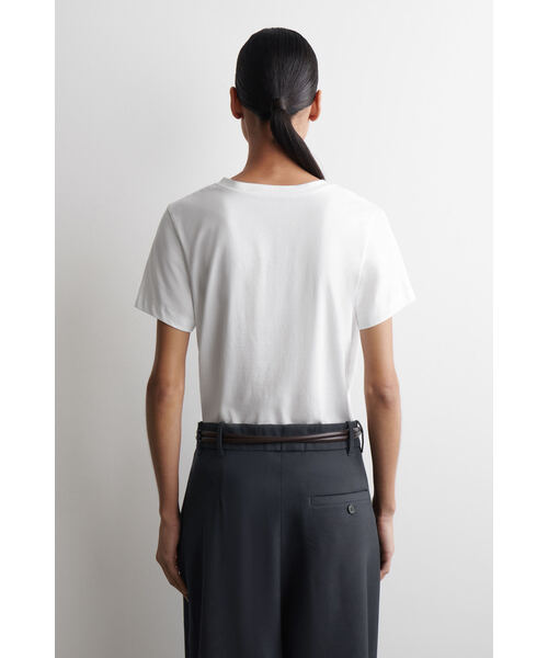 COS（コス）の「コットンVネックTシャツ（Tシャツ/カットソー・レディース・ブラック/ホワイト系・S/L/XL/XS/M）」の9枚目の写真