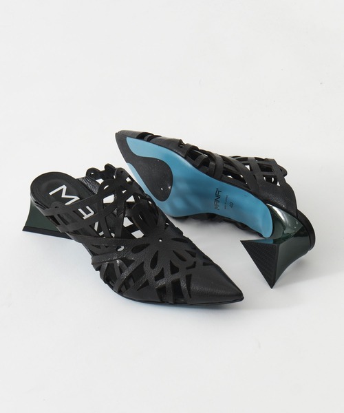 MANA（マナ）の「【MANA/マナ】laser cutting sandal/レザーカッティングサンダル（サンダル・レディース・ブラック/ゴールド・40/39/38/37）」の2枚目の写真