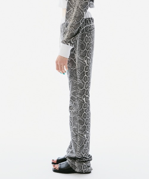 BLONDEY(ブロンディ)の「SEMI-FLARE SWEAT PANTS(スウェットパンツ・レディース・パイソン/カモフラージュ・SMALL/MEDIUM)」の5枚目の写真