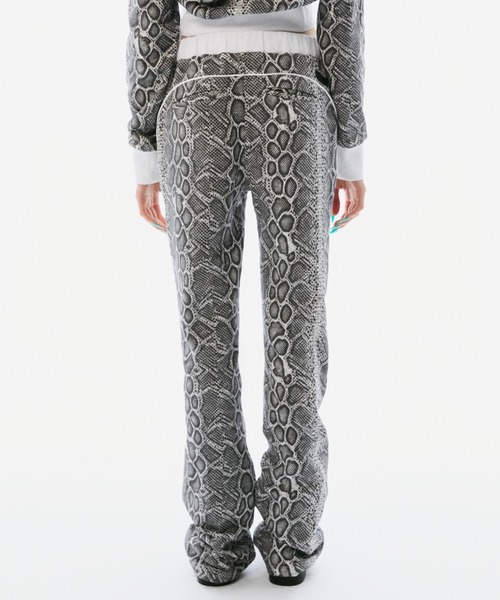 BLONDEY(ブロンディ)の「SEMI-FLARE SWEAT PANTS(スウェットパンツ・レディース・パイソン/カモフラージュ・SMALL/MEDIUM)」の6枚目の写真