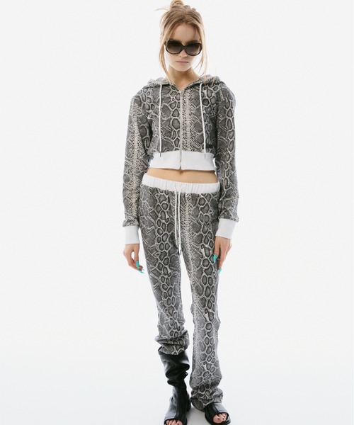 BLONDEY(ブロンディ)の「SEMI-FLARE SWEAT PANTS(スウェットパンツ・レディース・パイソン/カモフラージュ・SMALL/MEDIUM)」の22枚目の写真