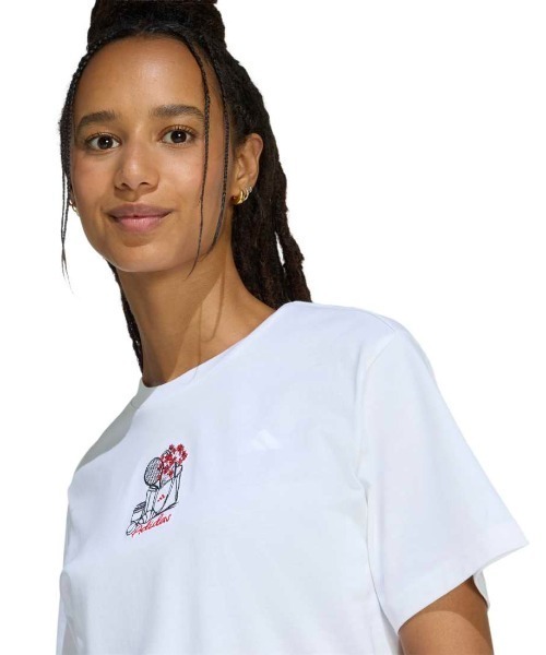 adidas（アディダス）の「アディダス adidas ミニ刺しゅうグラフィック半袖Tシャツ（Tシャツ/カットソー・レディース・グリーン/ホワイト・S/M/L/XL）」の9枚目の写真