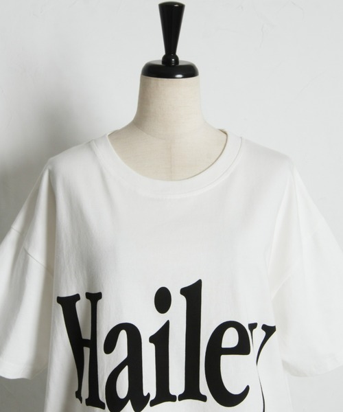 &. NOSTALGIA（アンドドットノスタルジア）の「HaileyビッグロゴTシャツ（Tシャツ/カットソー・レディース・オフホワイト/チャコールグレー・M）」の9枚目の写真