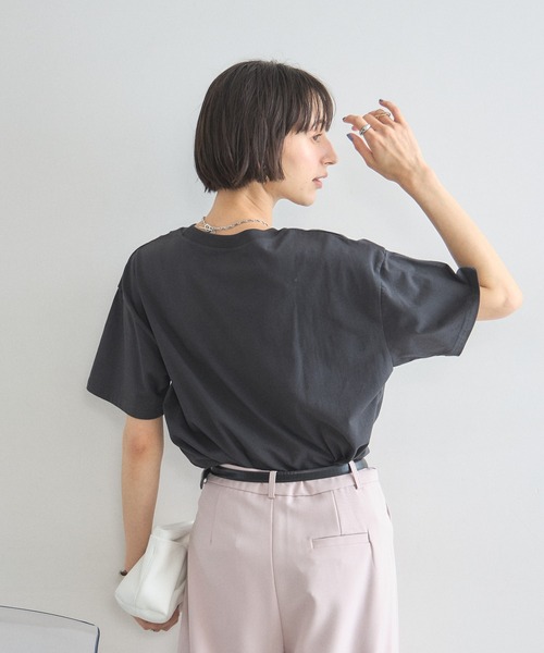 &. NOSTALGIA（アンドドットノスタルジア）の「HaileyビッグロゴTシャツ（Tシャツ/カットソー・レディース・オフホワイト/チャコールグレー・M）」の16枚目の写真