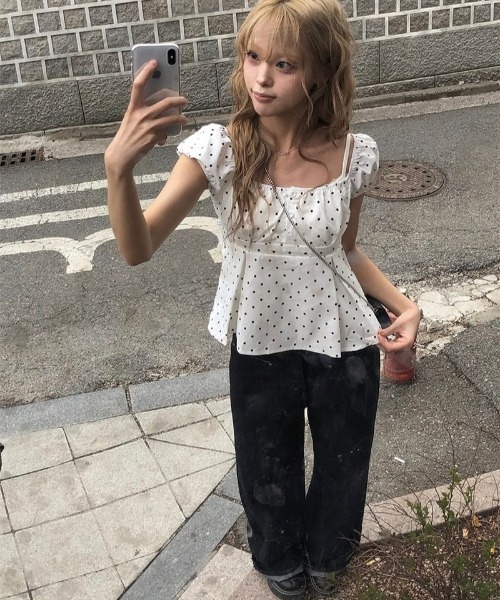 anyonemore(エニワンモア)の「ドットパフフレンチスクエアネックホワイトブラウス(シャツ/ブラウス・レディース・ホワイト・FREE)」の3枚目の写真