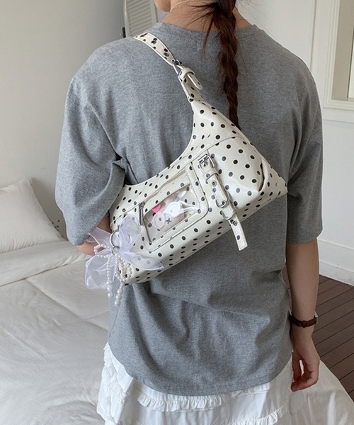 WESTSEA(ウエストシー)の「ドット柄 クリアポケット 2WAYホーボーバッグ(ショルダーバッグ・レディース・ブラック/ホワイト・FREE)」の16枚目の写真
