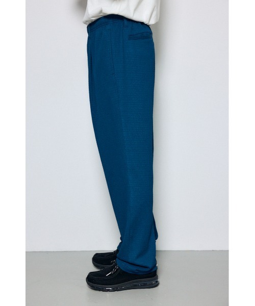 AZUL by moussy(アズールバイマウジー)の「【セットアップ対応】楊柳リラックスパンツ(スラックス・メンズ・ブラック/ブルー/グレー・LARGE/MEDIUM)」の15枚目の写真